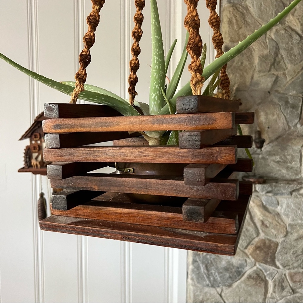 1970s Handmade Wood & Macrame Hanging Planter - Picture 3 of 10